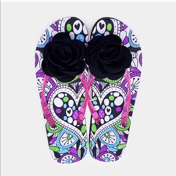 BLACK FLORAL EMBELLISHED FLIP FLOPS - Picture 1 of 1